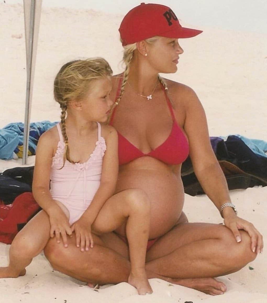 ジジ・ハディッドのインスタグラム：「Best I could ever ask for. ❤️ Happy Mother’s Day to the one I’ll do my best to emulate. I love you beyond words @yolanda.hadid you are a superhero!!!!!」