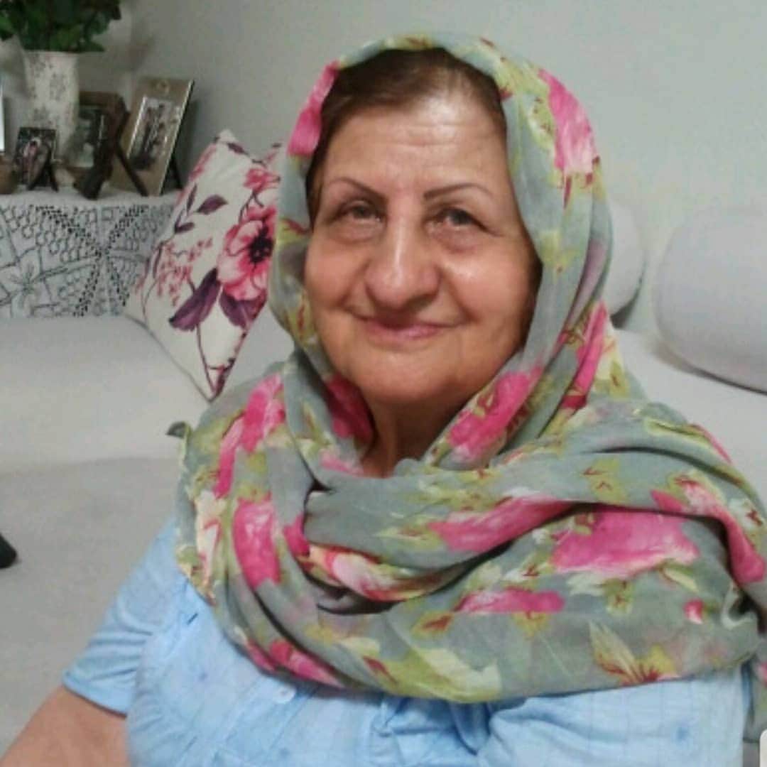 インゴのインスタグラム：「Today is mother day.💜 Because of Corona virus this year  i couldn't go IRAN to see her.😥 So sad.😥 I wish i was wirh her today.😥 Mom i love you and i miss you so much.💜 HAPPY MOTHER'S DAY 🌷💜🌷💜🌷💜🌷💜」