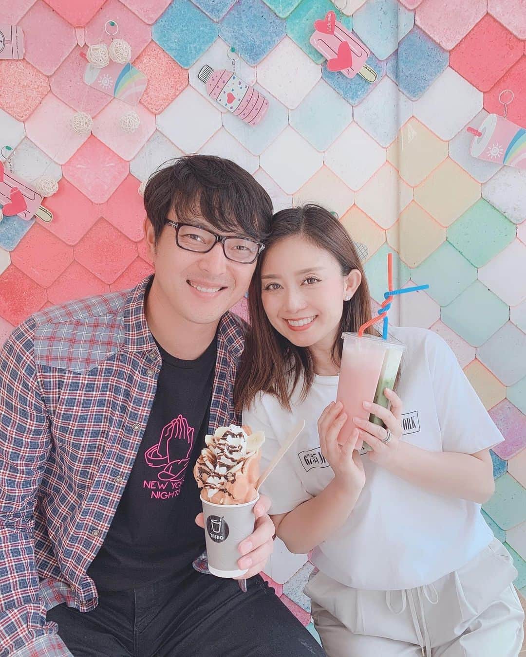 岩隈久志のインスタグラム：「今日は嫁さんの17回目の母の日です^_^﻿ 朝からこども達とお手紙やお花を渡しました！﻿ ﻿ 誰にでも優しく、どんな時も笑いや気遣いを忘れない嫁さんに感謝しかありません。﻿ この大変な中でもいつも家族や周りに気を配り、自分で支援先を調べて行動を起こす姿を見て、改めてさすがだなと思いました。﻿ ﻿ 嫁さんのお母さんもいつも誰かの為に無償で動いている太陽みたいな人で、それが嫁さんにも引き継がれて、次は長女も長男も次女も思いやりのある素直な子達に育ってくれて感謝の気持ちでいっぱいです！﻿ ﻿ 世の中の全てのお母さん達も毎日本当にお疲れ様です^_^﻿ もうすぐ一日が終わってしまいますが、素敵な夜を過ごして下さい！﻿ ﻿ Happy Mother's Day to my wonderful wife!﻿ I'm so lucky that you are my wife!﻿ Thank you and we love you so much!」