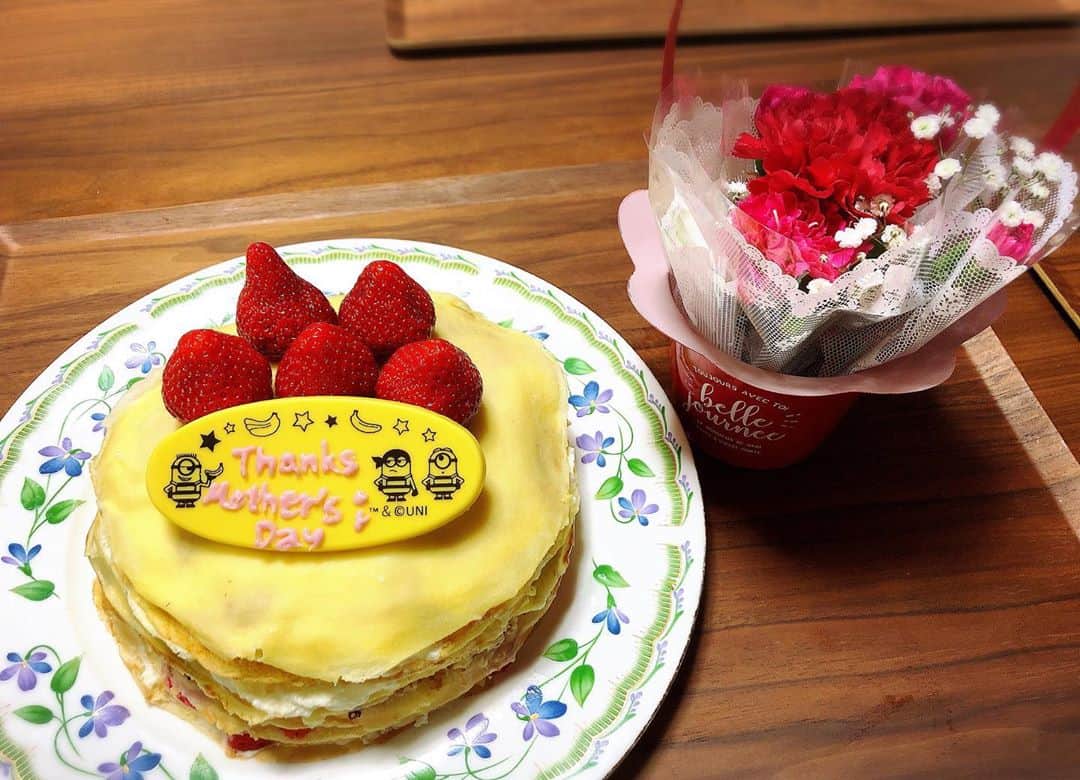 杉原愛子さんのインスタグラム写真 - (杉原愛子Instagram)「お母さんいつもありがとうございます🥰💕 1番近くで支えて貰っててほんまに感謝してます☺️ 大好きやで☺️😚💕💋 よっちゃんと手作りイチゴミルククレープ作りました✨🍓 #20200510 #母の日 #いつもありがとう #mothersday  #Thankyou #love」5月10日 21時31分 - aiko_sugihara