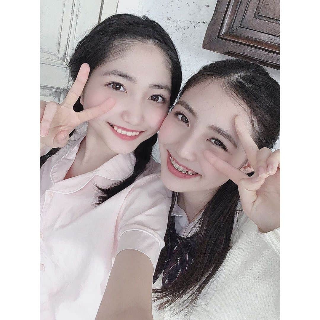 加藤咲希のインスタグラム：「だぶるデコ~~👧🏻👧🏻 . . . . 美白企画のオフショ❕ わかなと〜♡ . . . . . . . . #宮本和奏  #nicola  #ニコラ  #モデル  #ニコモ  #ニコラモデル  #かとぅ  #かとっこ🐱🌸 #おでこ  #オフショ  #オフショット  #パジャマ  #レプロ組  #加藤咲希」