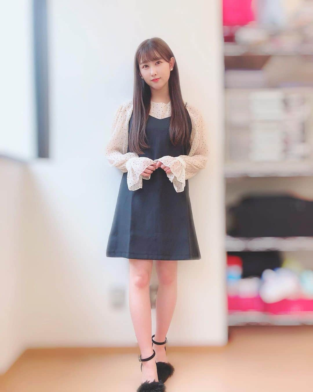 山本杏奈さんのインスタグラム写真 - (山本杏奈Instagram)「🖤🤍🖤 #RURU さんのお洋服👗 ドット柄のブラウスと黒のワンピース！ 別々で着回しもできてかわいい❤︎ ・ ・ ・ #杏コーデ」5月10日 21時41分 - yamamoto_anna_