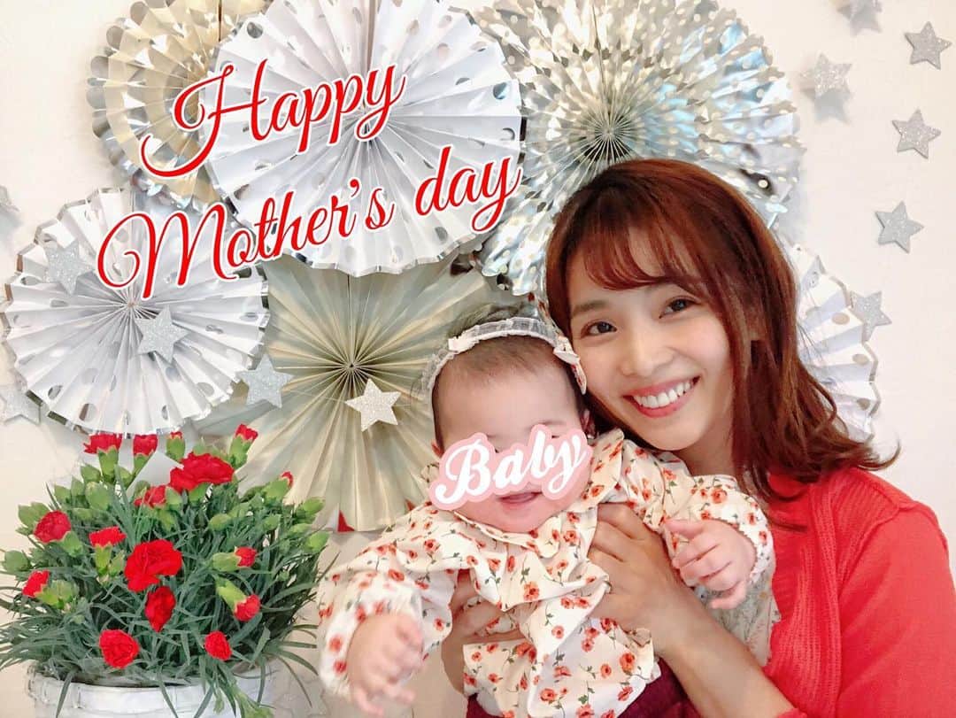 のインスタグラム：「. Happy mother's day🌷❤️ . 娘が産まれてから今日は 初めての母の日を迎えました🤱🌼 . 毎日全世界のお母さんの偉大さを 実感する日々です👏✨✨ . 主人が可愛いカーネーションの鉢を プレゼントしてくれて、 蕾も多いのでこれから育てるのが 楽しみです☺️❤️ こちらこそいつも感謝です😌🙏✨ . 娘の洋服はお祝いでいただきました👗 ヘアピンがトップスとセットの柄で とっても可愛いです💕 カボチャパンツも形がcute👍❤️ 靴下も素材が気持ち良くて 色とレースがツボです😍 ありがとうございました🥰 . お母さん、私を産んでくれてありがとう😌💕 . 主人と娘は私を母にしてくれて ありがとう😊💖 . #mothersday #母の日 #カーネーション #感謝 #令和元年ベビー #10月生まれ #女の子ママ #赤ちゃんのいる生活 #べびすたぐらむ #生後7ヶ月 #生後220日 #instagood #love #happy #smile #enjoy #baby #happymothersday #mom #babyiloveyou #babygirl #photooftheday #me #tokyo #japan #followme #加藤雅美」