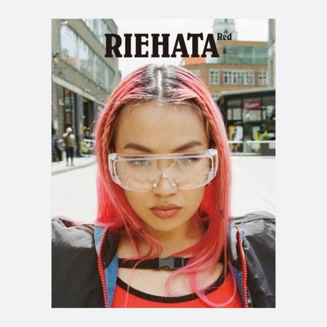 RIEHATAさんのインスタグラム写真 - (RIEHATAInstagram)「#RIEHATARed  本とトートバッグのピンクは まだあります❣️❣️是非ごゆっくり🌹👏❤️ プロフィールのリンクから購入できます‼️ . Long Sleeve Tee (White) - Sold out . Long Sleeve Tee (Pink) - Sold out . Tote Bag (Beige) - Sold out . Magazine & Tote Bag (Pink) still available❤️ . Thank you🙏🙏🙏」5月10日 21時53分 - riehata