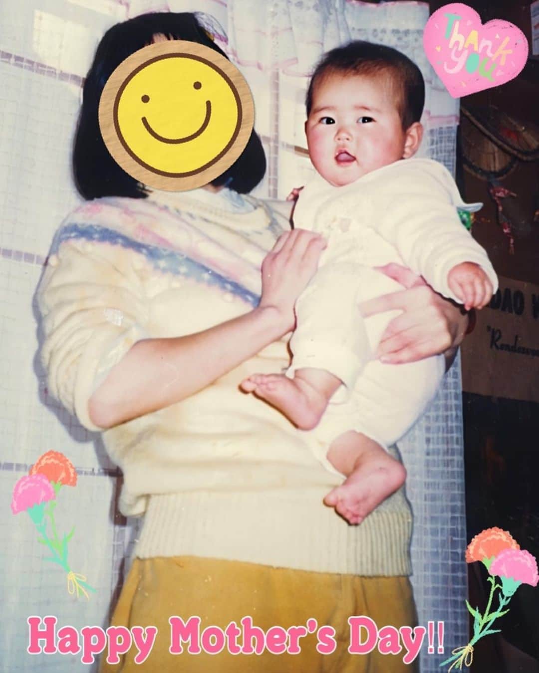 小松彩夏さんのインスタグラム写真 - (小松彩夏Instagram)「﻿ 今日は母の日🌹‬﻿ ﻿ 写真は一年前に母が大好きな カフェに行ったときのもの📸﻿ ﻿ と、私が小さい頃の母と私📸﻿ ﻿ ‪赤ちゃんの時の私﻿ 健康的すぎるわね🤣‬爆笑﻿ ﻿ ‪本当なら直接会って言いたかったけど﻿ 今年はプレゼントを送って﻿ 感謝の気持ちを伝えました🥰‬﻿ ﻿ ‪日頃からお互いに東京↔︎岩手を頻繁に行き来しているので、会えないのは寂しいけど、落ち着いたら一緒に旅行に行きたいなぁ✈️‬﻿ ﻿ 天然でいつも家族を笑わせてくれる﻿ お母さん、いつもありがとう🥰🌹﻿ ﻿ ‪みなさんもお母さんに﻿ 日頃の感謝の気持ちを伝えてみてね🥰‬﻿ ﻿ #母の日 #MothersDay #お母さん #いつもありがとう #感謝 #青山フラワーマーケット﻿」5月10日 21時56分 - official_ayaka_502