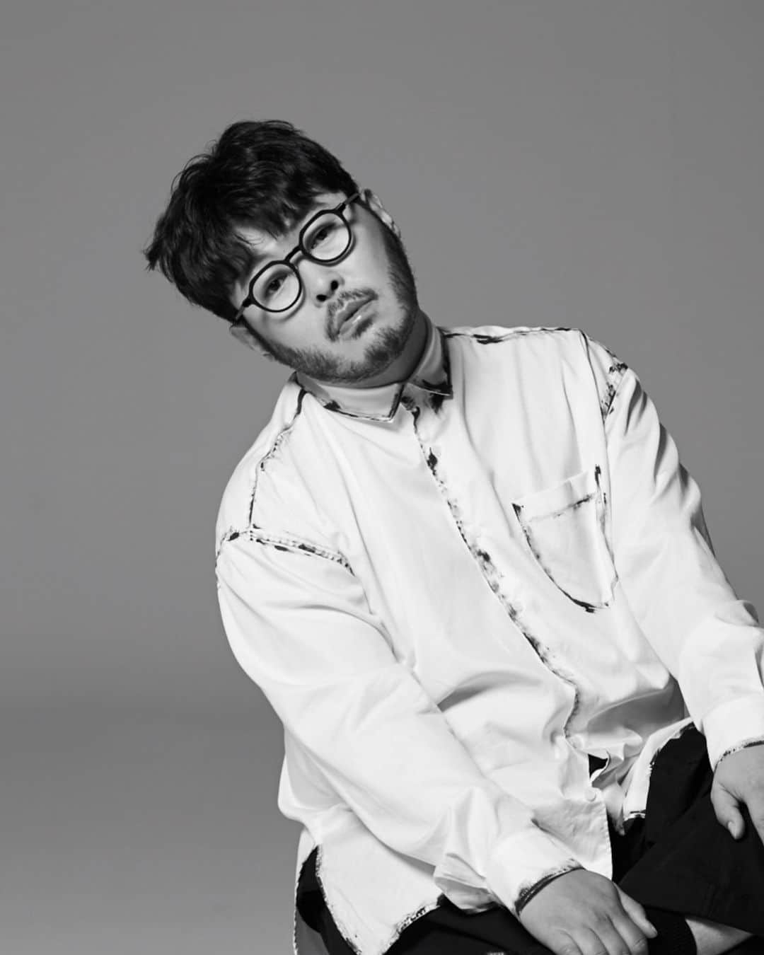 キム・ギバンのインスタグラム：「. 오랜만에 이런 사진~ㅋ 거의 십년만에 프로필을.. 새로운 소속사에서 재밌게 일해보려고요~ 응원 많이 해주세요! . #FLENT #에프엘이엔티  #배우김기방」