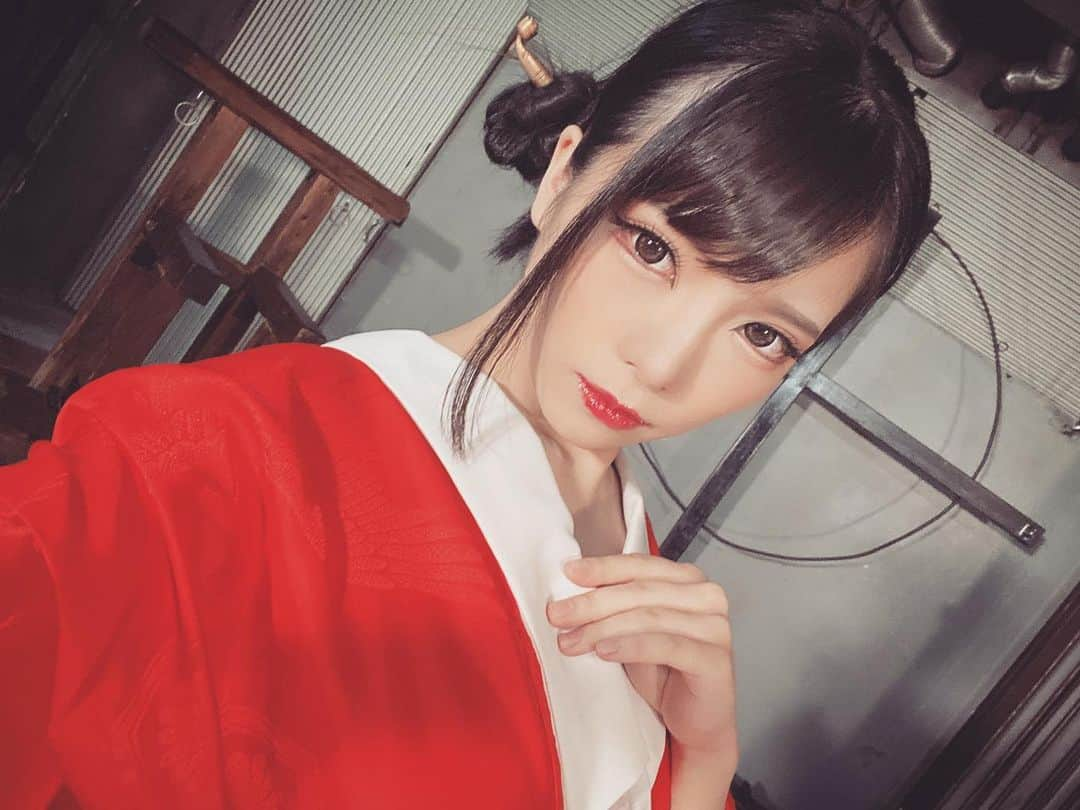 美らかのん（久我かのん）さんのインスタグラム写真 - (美らかのん（久我かのん）Instagram)「. . . 今日は撮影会でした！ . 来てくれた皆様ありがとう🥺💞初めましての方にも会えて嬉しいかぎり😭💞 . . . 次は5/24に少人数オフ会をやります！場所は大久保、時間は17時〜19時、金額は15000円🌟 . 障子張り替えたり、撮影タイムや物販もあります🙌✨ . 予約・質問はDMまで！ . . . #youtuber #youtube #セクシー女優 #av女優 #撮影会 #撮影会の女神さま #襦袢 #和 #和風 #かんざし #簪 #オフ会 #大久保 #japanese #自撮り女子 #拡散希望 #japanesestyle #photographer #kimono #kimonostyle #selfie #repost」5月10日 22時21分 - chura_kanon