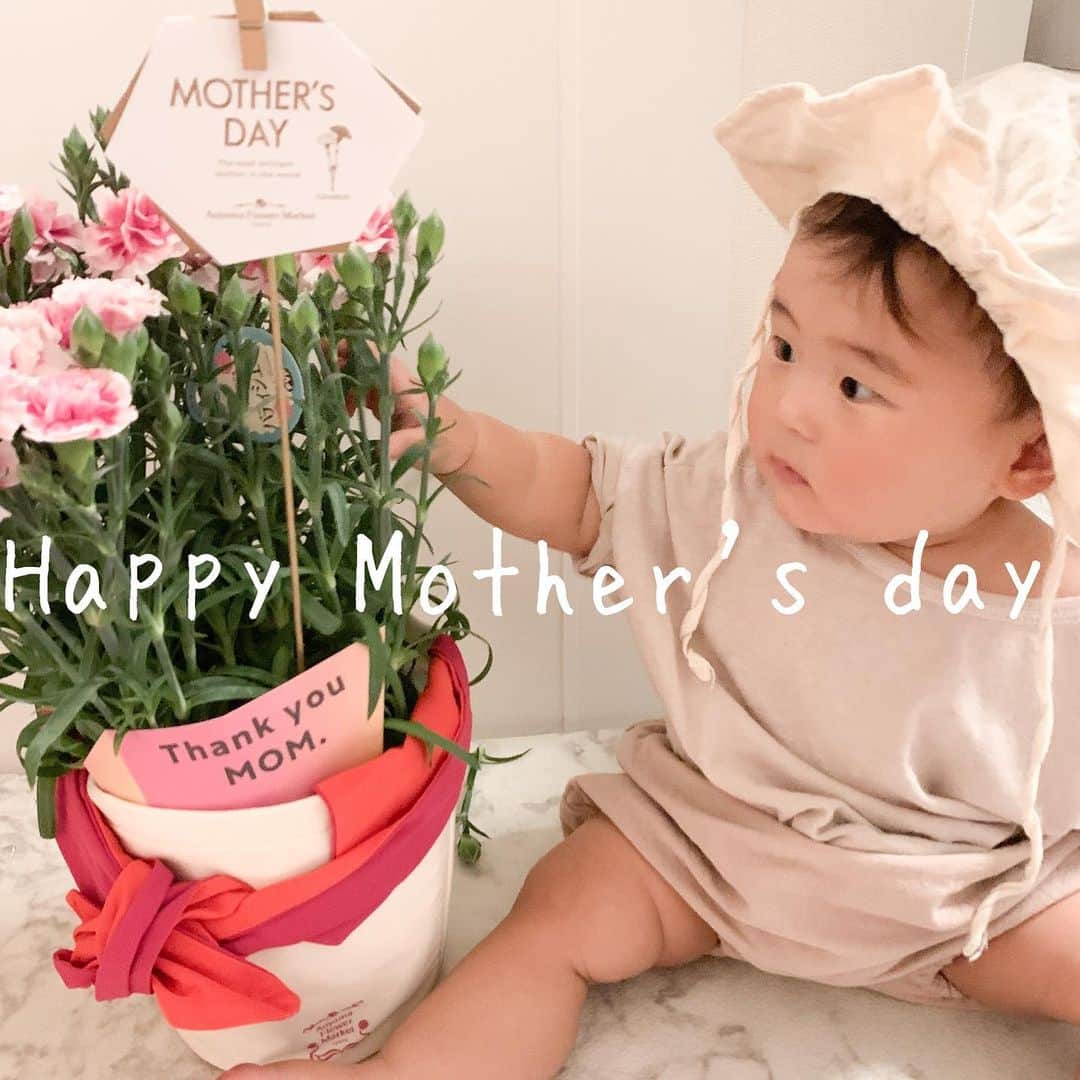 三浦あくりさんのインスタグラム写真 - (三浦あくりInstagram)「Happy mother's day!!! ままと旦那のままに感謝♡ と思っていたらわたしにも…❤︎ （速攻ちぎられた） 世の中のママさんみんな いつもお疲れ様🌷 #happymothersday」5月10日 22時21分 - akurimiura