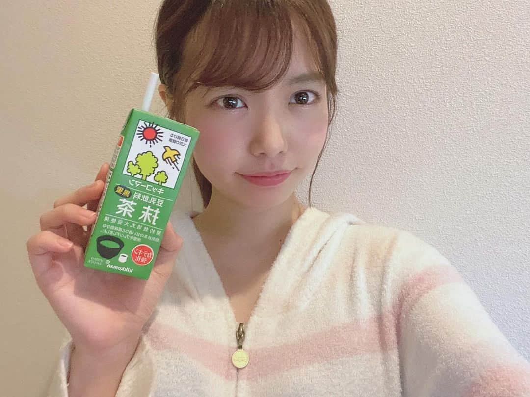 渕上舞さんのインスタグラム写真 - (渕上舞Instagram)「🙆‍♀️💚﻿ ﻿ ﻿ 抹茶味一筋20年☺︎☺︎﻿ 好きな飲み物、ありますか…？﻿ ﻿ ﻿ #おうち時間 #豆乳生活 #キッコーマン豆乳 ﻿ #抹茶好き #豆乳ダイエット #1日1本」5月10日 22時25分 - mai_fuchigami_48