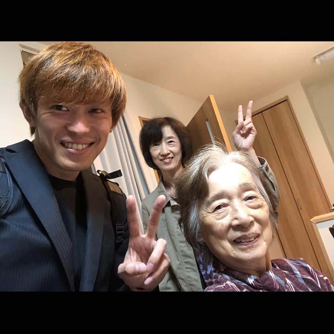 大木貴之のインスタグラム：「母ちゃん、ばあちゃんいつもありがとう😊 これからも元気でいてね！ コロナ落ち着いたら帰ります☺️ #母の日　#感謝」