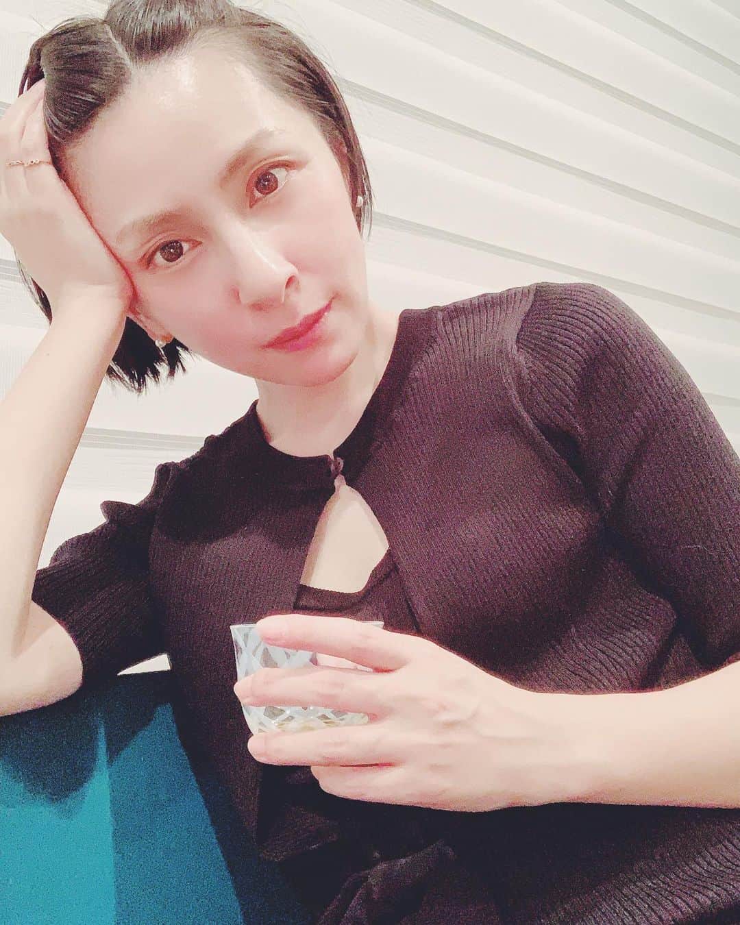 奥菜恵 奥菜恵さんのインスタグラム写真 - (奥菜恵Instagram)「今日はありがたいことに何度も泣かされ、もう泣き疲れました。ほんとはどうぶつの森をしたいけど我慢して寝ます。  おやすみなさい。 #ありがとう #おやすみなさい #嬉し涙 #母の日 #手紙 #お花 #料理 #至れり尽くせ ...