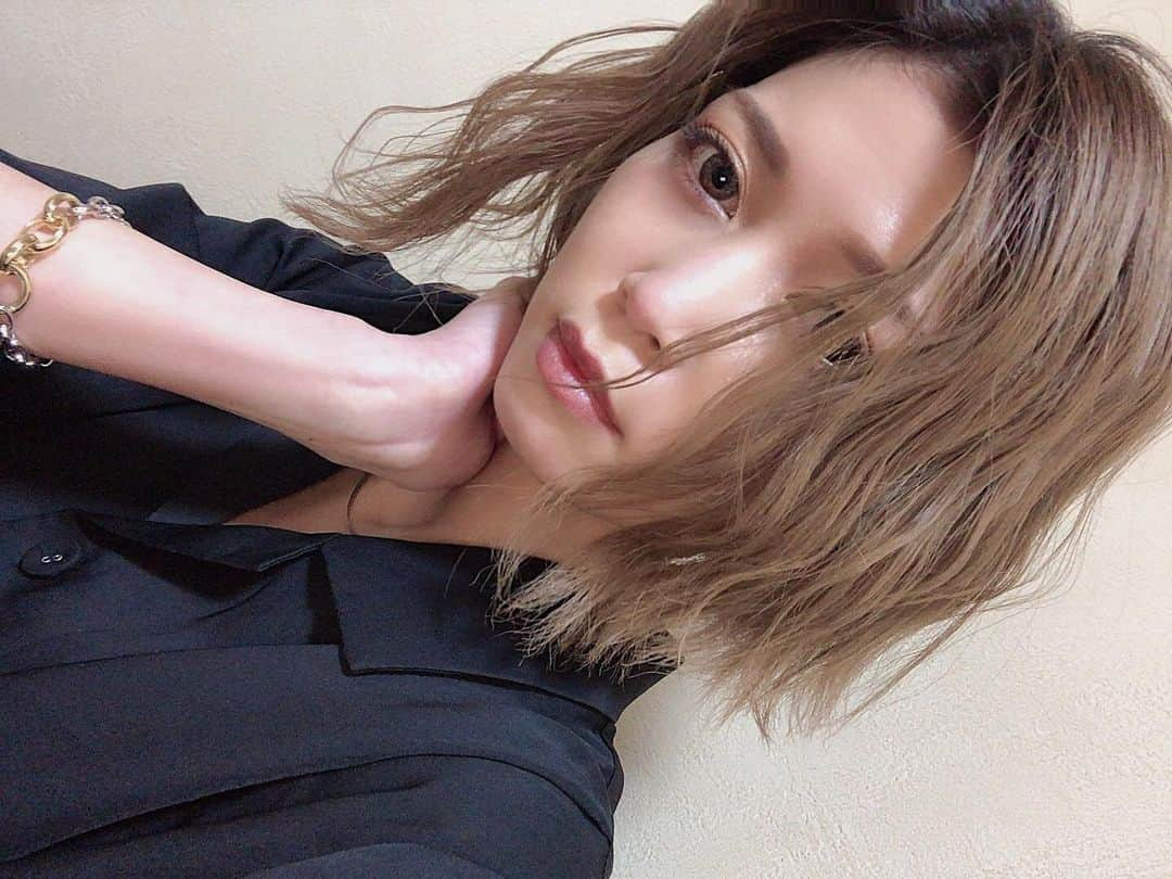 kazuki youdaのインスタグラム：「_  こんな髪型できるくらい 髪の毛伸びましたよーっと🤷🏻‍♀️♥️」