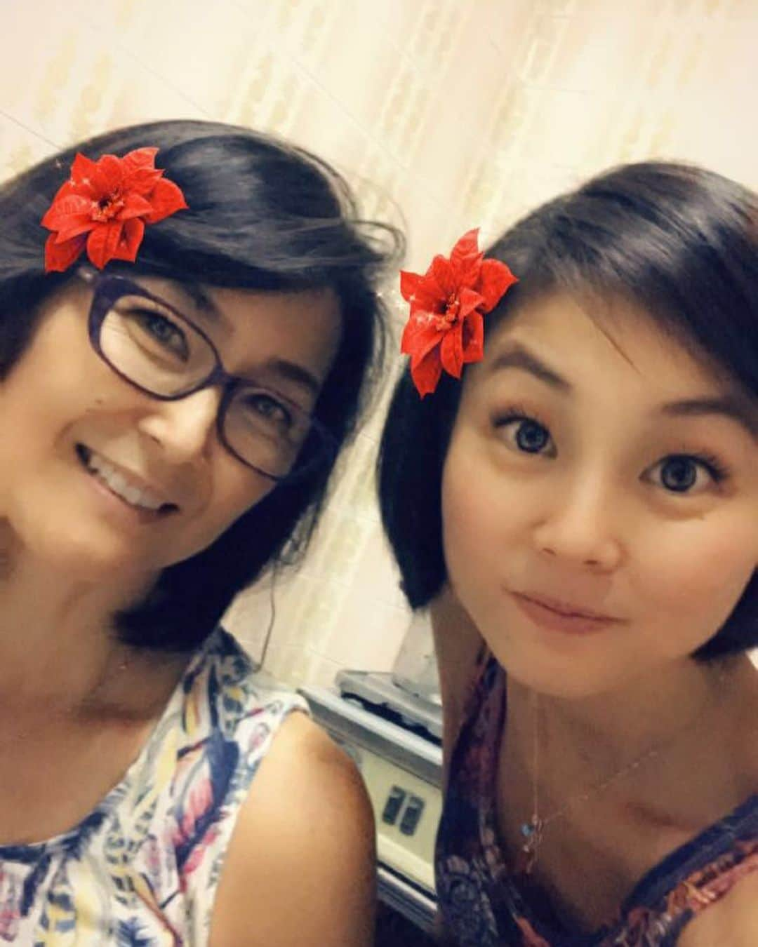 ジェシカ・ヤマダさんのインスタグラム写真 - (ジェシカ・ヤマダInstagram)「Feliz dia das Mães para todas as mães do mundo! Principalmente a minha que é minha mãe, mãe DE atleta, mãe E atleta, mãe de cachorro, mãe dos pais, mãe coach, mãe companheira, mãe torcedora, mãe motorista, mãe conselheira, mãe batalhadora, mãe melhor amiga, mãe CAMPEÃ 🏆🥇🏐🐶👨‍👩‍👧‍👦👸❤️🥰 te amo muito e obrigada por tudo Mãe! Você é o orgulho da filha 😜 #happymothersday#felizdiadasmaes#melhormae#supermae#muitoamor」5月10日 22時50分 - jessica_yamada