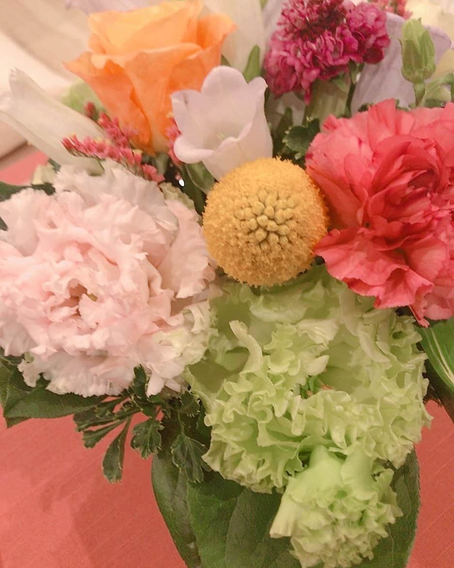 ダンドイ舞莉花のインスタグラム：「Happy Mother’s Day 💐  #mothersday #母の日 #flowers #love #thankyou」