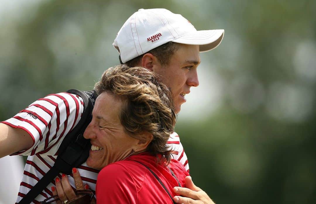 ジャスティン・トーマスさんのインスタグラム写真 - (ジャスティン・トーマスInstagram)「From a child, to junior golf, to college, until forever... I’ll always be lucky to be a mommas boy to you, Mom! ❤️ #HappyMothersDay」5月10日 23時13分 - justinthomas34