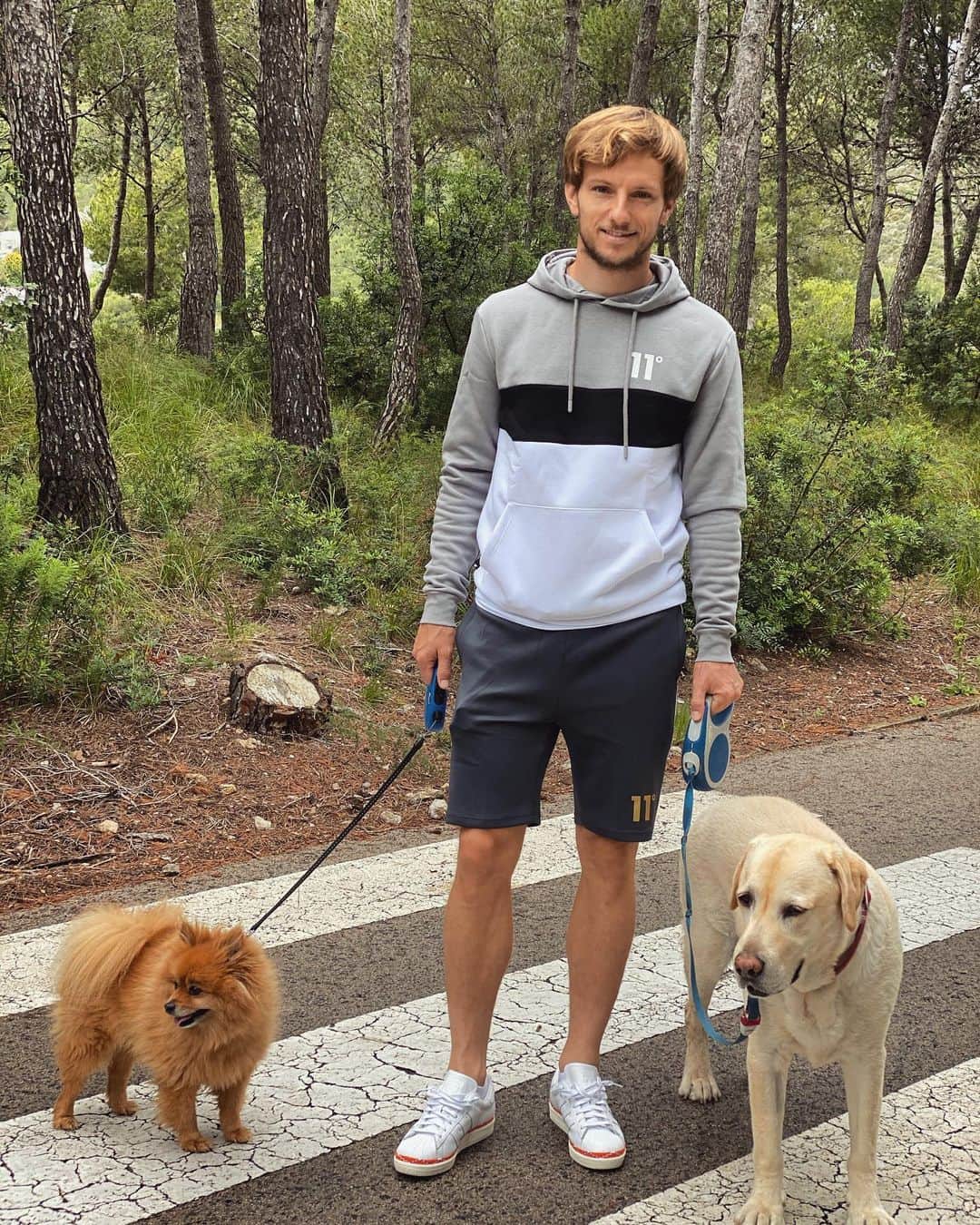 イヴァン・ラキティッチのインスタグラム：「En la vida no se pierden amigos, solo descubrimos quiénes son los verdaderos.!🐶😍🐶 #siempreamilado #nunoyenzo」