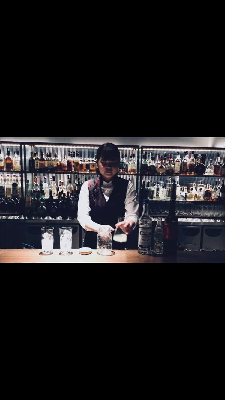 THE WESTIN KYOTO ウェスティン都ホテル京都のインスタグラム：「Chef’s recipe #cookingathome ご自宅でできるおすすめのレシピをご紹介。ご家族が笑顔になりますように。  レシピ レモンジュース30ml ×2 ガムシロップ30ml×2 炭酸水60ml×2 赤ワイン30ml 氷 スライスレモン、ミントの葉 “ Lemonade for children and American Lemonade for adults” Please enjoy cooking at home!  Ingredients for 2 glasses 🍋 lemon juice 30ml ×2 Syrup 30ml×2 Sparkling water 60ml×2 Red wine 30ml (only for adult) Cube Ices A few sliced lemons and mint leaves  #funathome　#cookingathome　#bewell　#MarriottStrong @marriottasiafb #marriottasiafb #stayhome」