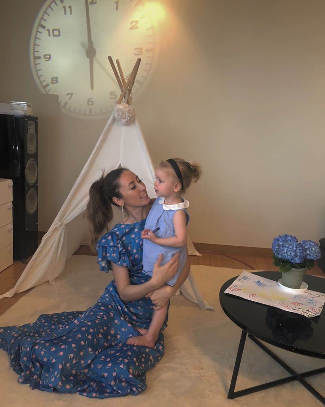 のインスタグラム：「A joy every day to be your mother ❤️」