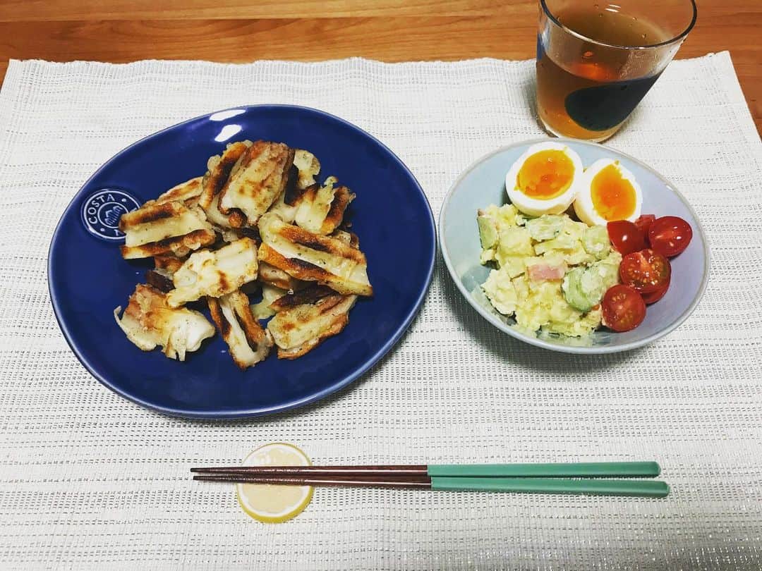 諏訪彩花のインスタグラム：「#最近つくったごはんたち 磯辺揚げ…ちょっと焦げてるように見えるけども笑笑。ふわふわカリッと美味しくできたから、よしとして笑☺️💦ポテサラはやっぱ最強だす。」