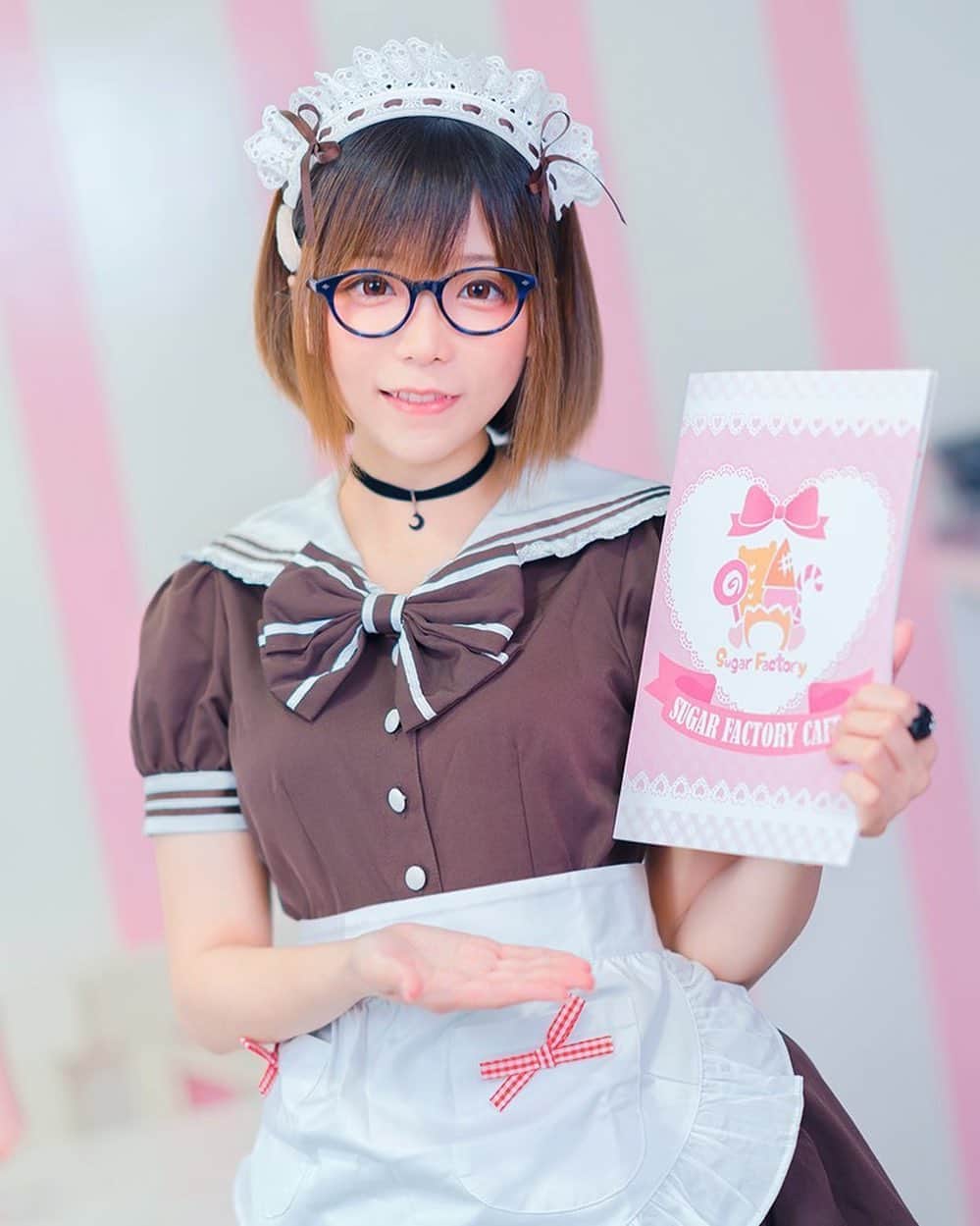 小桃のインスタグラム：「嗚哇今天能看到很多メイド的照片好幸福🥺！！！ 小桃的メイド之心還在的啊啊啊！！！！ 好想念在香港的小伙伴QQQQQQQQ 想念大家！！！😭💞 難得的一天，給大家看看我家小可愛MOMOKO！嘻嘻🥰😘❤️ #メイドの日」