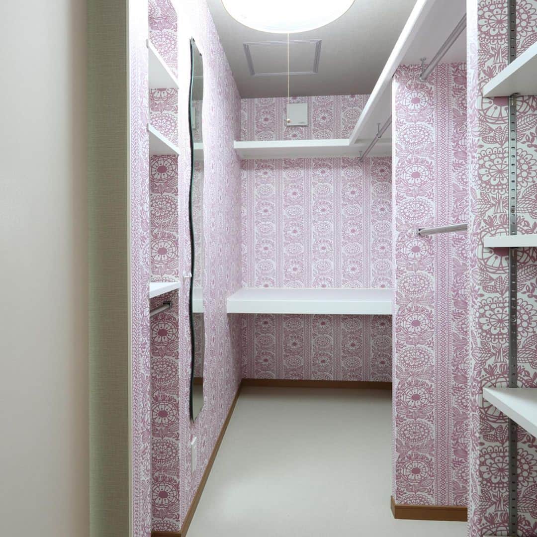 Labodezaoさんのインスタグラム写真 Labodezaoinstagram オウチノコトカンガエル ウォークインクローゼット のつくり方 タイプ コの字型 3面の壁に収納スペースが設けられているタイプ 一室の空間を最大限活用 デッドスペースになりがちなコーナーの利用