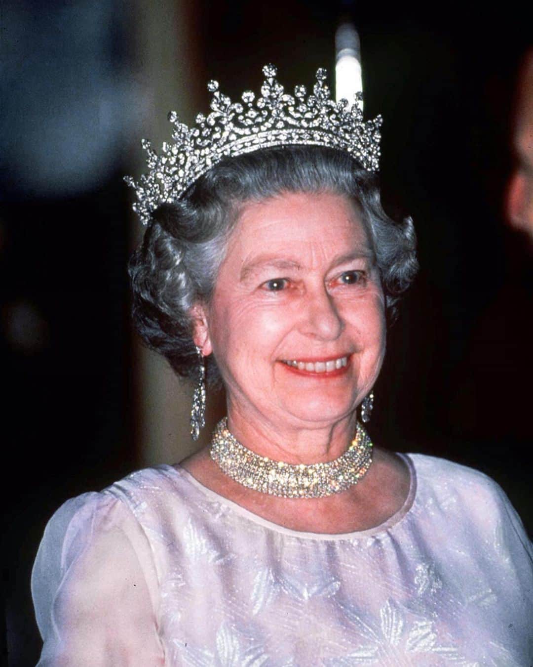 WWDジャパンさんのインスタグラム写真 - (WWDジャパンInstagram)「コラム：94歳の誕生日を迎えたエリザベス女王のティアラの数々﻿ ﻿ イギリスのエリザベス女王（Queen Elizabeth II）は4月21日、94歳の誕生日を迎えた。女王を象徴するのは、膨大なティアラのコレクション。その多くは100年以上前から英国王室にあり、最もよく着用しているものは祖母から受け継いだ。そして、コレクションの中には、ユージェニー・オブ・ヨーク王女（Princess Eugenie of York）やケンブリッジ公爵婦人キャサリン妃（Duchess of Cambridge, Kate Middleton）といった孫や義孫の結婚式の際に貸し出したものもある。67年に渡る在位の中で着用したティアラの数々を振り返る。﻿ ﻿ コラムの続きは @wwd_jp のストーリーまたはプロフィールのリンクから﻿ ﻿ 1枚目、PHOTO : SHUTTERSTOCK (c) FAIRCHILD PUBLISHING, LLC﻿ 2枚目、PHOTO : REGINALD DAVIS / SHUTTERSTOCK (c) FAIRCHILD PUBLISHING, LLC﻿ ﻿ #QueenElizabethII #QueenElizabeth  #エリザベス女王 #ティアラ﻿」5月10日 23時42分 - wwd_jp