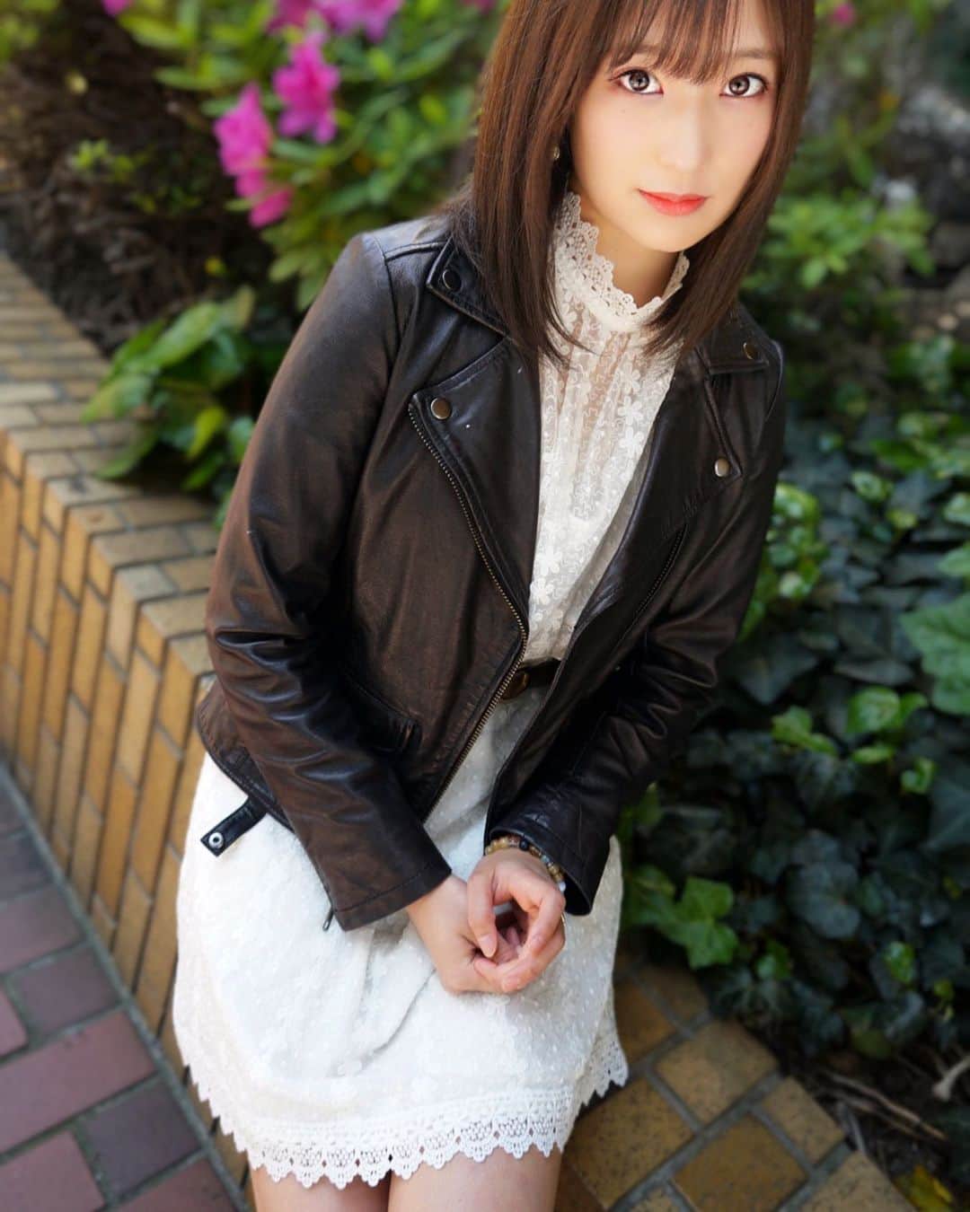 ミクのインスタグラム：「. . 母の日♡ ありがとうって伝えても伝えきれないくらい、大切な事を沢山教えてくれて育ててくれたこと感謝してる。 笑って笑って一生懸命頑張る姿は何よりも美しい♡ お母さんの言葉って大きい♡ . . #母の日　#ありがとう　#おやすみなさい　#goodnight  #feminine #casual #dress」