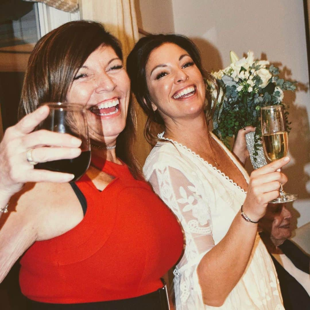 Marie Purvisのインスタグラム：「#happymothersday to the most amazing woman I know! Your strength, beauty, love for your girls & the way you show up to the world each day is something I’ll always be in awe of.  I hope one day I get to experience motherhood & I’m so thankful I have you to be by my side when I do. Love you so much mama 😘」