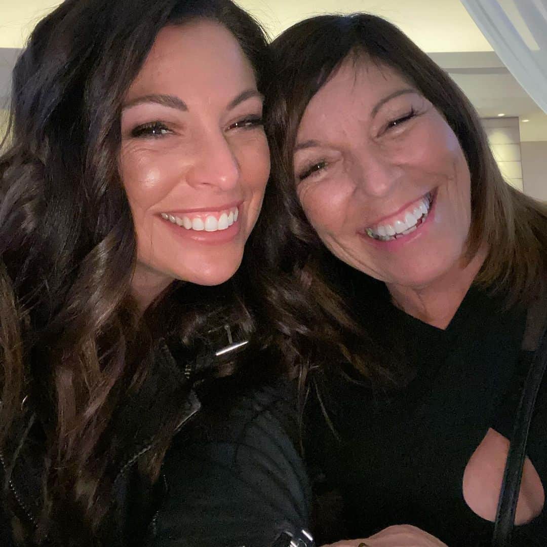 Marie Purvisさんのインスタグラム写真 - (Marie PurvisInstagram)「#happymothersday to the most amazing woman I know! Your strength, beauty, love for your girls & the way you show up to the world each day is something I’ll always be in awe of.  I hope one day I get to experience motherhood & I’m so thankful I have you to be by my side when I do. Love you so much mama 😘」5月11日 0時03分 - mariepurvis