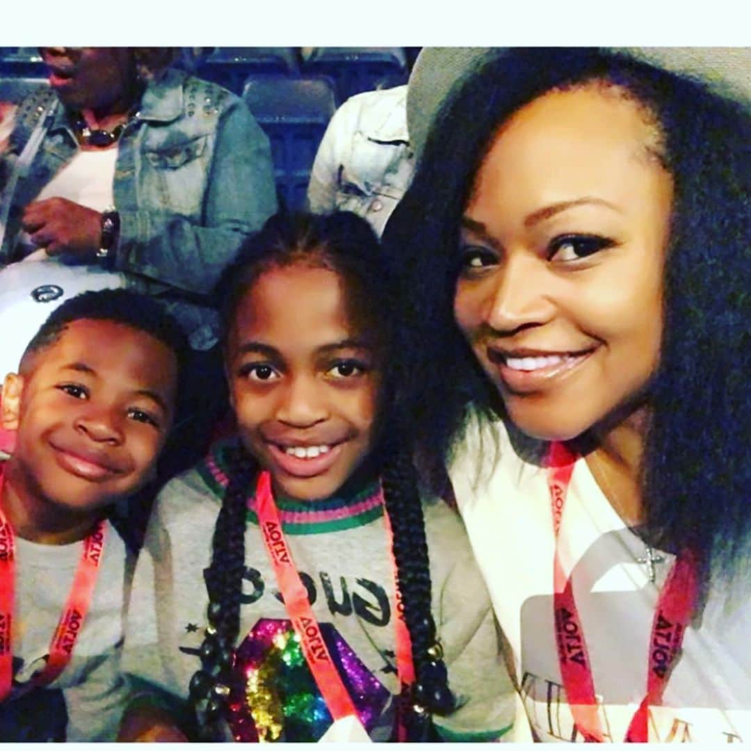 NE-YOさんのインスタグラム写真 - (NE-YOInstagram)「Mother is the name for GOD on the lips of children. Salute to ALL mothers out there but these are the ones making all the difference in my life. @itscrystalsmith @nikki_loraine @monyettashaw @loraine8562  FOR ALL THAT YOU DO.  I LOVE YOU❤️ HAPPY MOTHER’S DAY!!!!!」5月11日 0時05分 - neyo