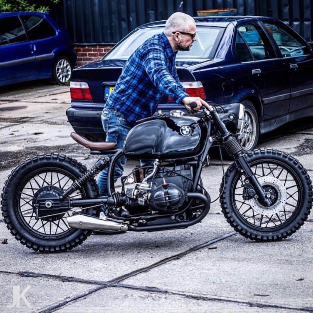 epidemic_motorsさんのインスタグラム写真 - (epidemic_motorsInstagram)「⚡️Deathstar I⚡️ @eric.kalter - photo by @gentsandpirates #awesome #caferacerporn #bmw #bmwcaferacer #caferacer #motor #vintagemotorcycle #caferacerculture #bobberlife #caferacers #caferacergram #caferacersofinstagram #bikersofinstagram #caferacerclub #ridecafe59 #ninetynineco #bmwmotorad #dropmoto #croig #bmwbikes #bmw #bmwlove #bmwlife #custombuilt #customized #custombike #bikebound #saintmotors #brakes #black」5月11日 0時06分 - epidemic_motors