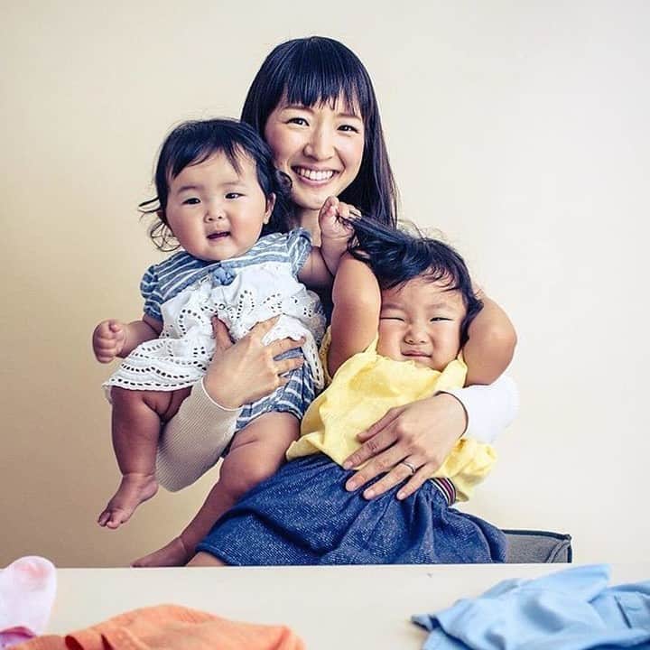 近藤麻理恵さんのインスタグラム写真 - (近藤麻理恵Instagram)「When my babies were babies. Nothing sparks joy like motherhood. 💛」5月11日 0時10分 - mariekondo