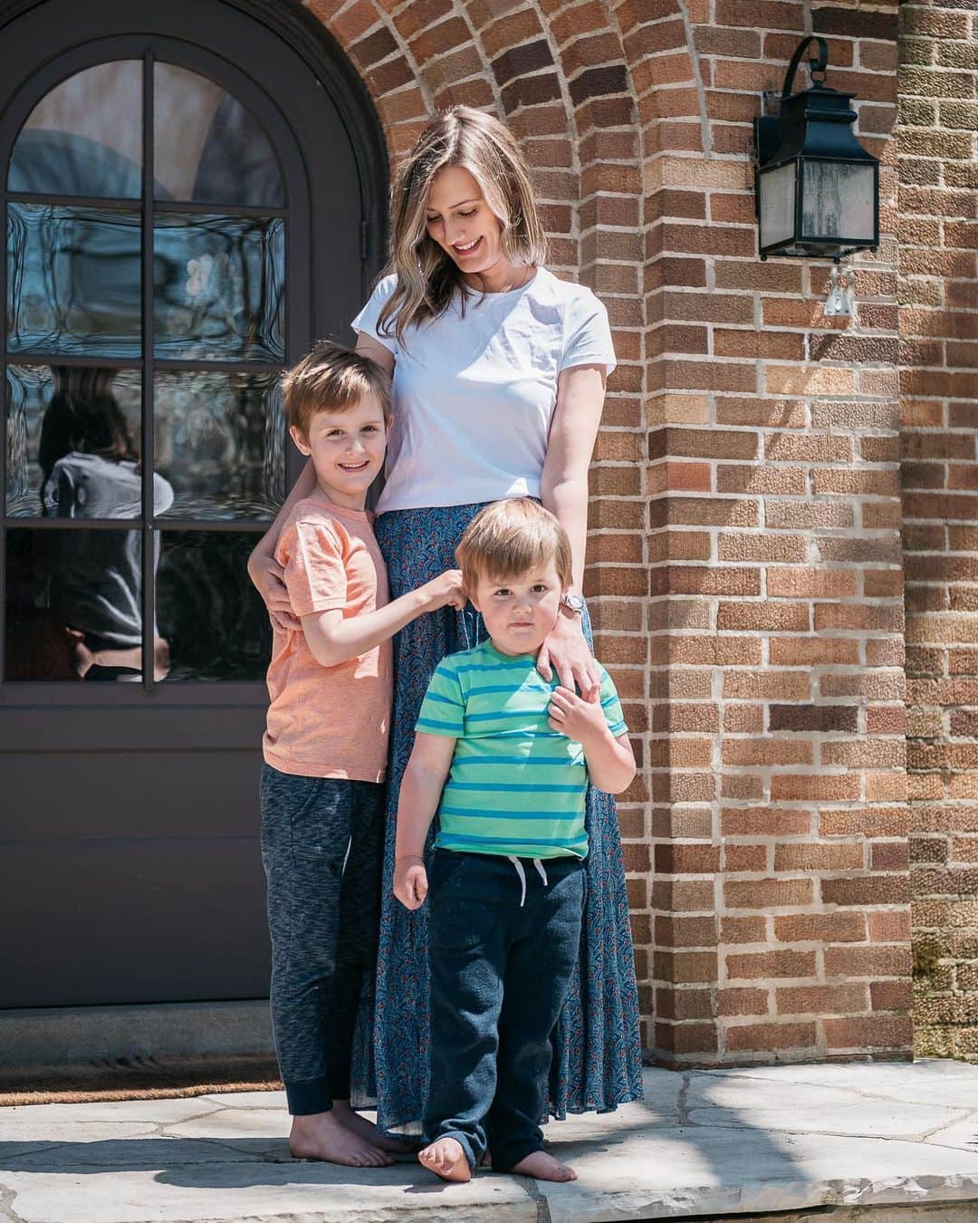 Anna Jane Wisniewskiのインスタグラム：「Sometimes I can’t believe I’m a mom or that I’m at a point in my life where I can be taking care of these little guys. It’s a tough but rewarding job and it’s hard to remember life before them.  I love these goobers so much and love being their mom. They make me laugh every single day! But being a mom also makes me appreciate my own mom that much more. How the heck did you raise four kids so calmly, Mom!?! Happy Mother’s Day to ALL the moms out there! Hope you spend the day doing whatever the heck you want!⁣ ⁣ I feel lucky to have a mom AND mother-in-law that I love dearly but I also know first-hand that these holidays can also be really hard—I’ve lost pregnancies and even a parent (Father’s Day is extremely hard since my dad passed away), so watching others wax poetic about the good times can be really difficult. I see you and can empathize.  Take care of yourself today ❤️」
