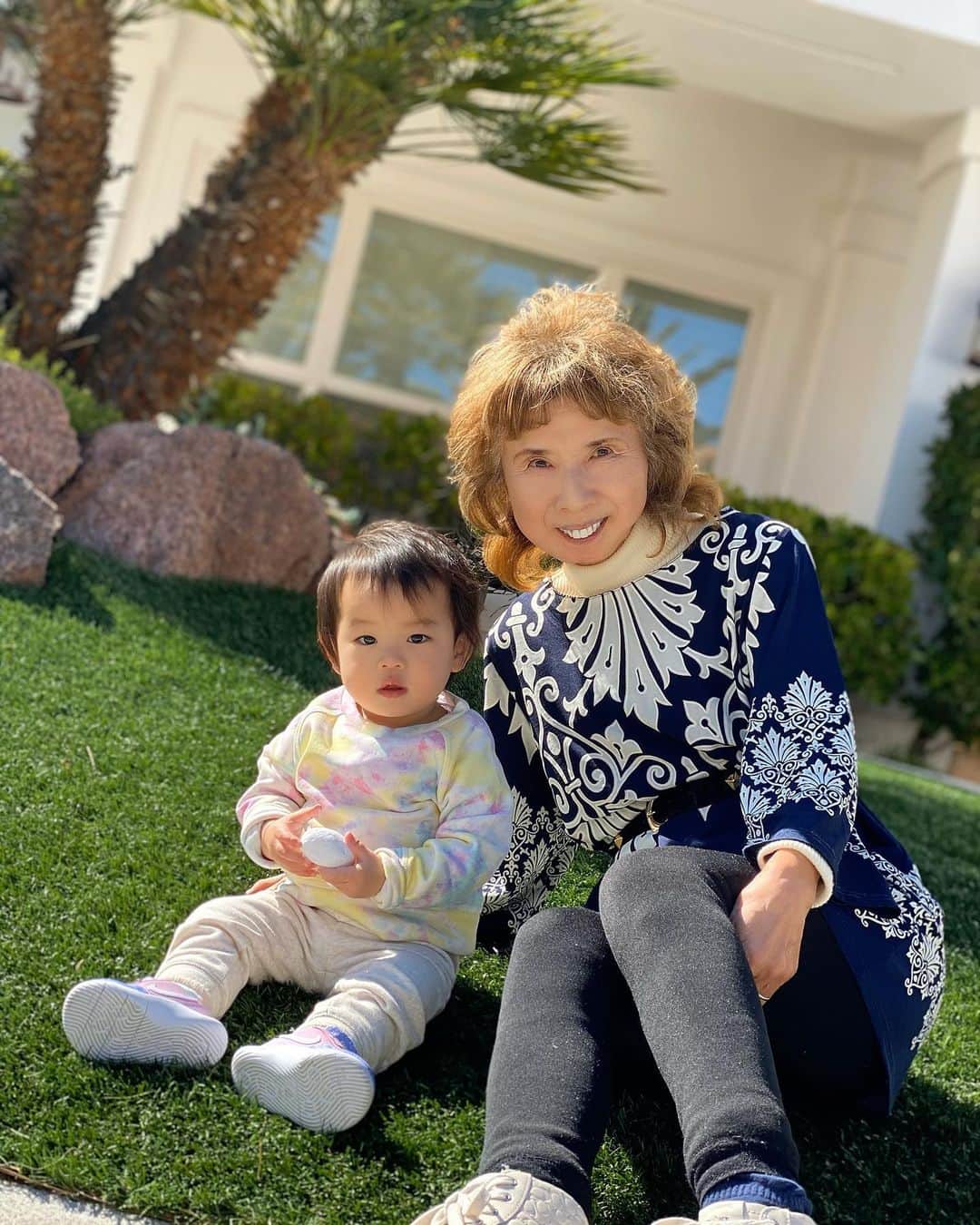 SONNYのインスタグラム：「Happy Mother’s Day to all the wonderful mommy’s around the world 💐💖 #母の日」