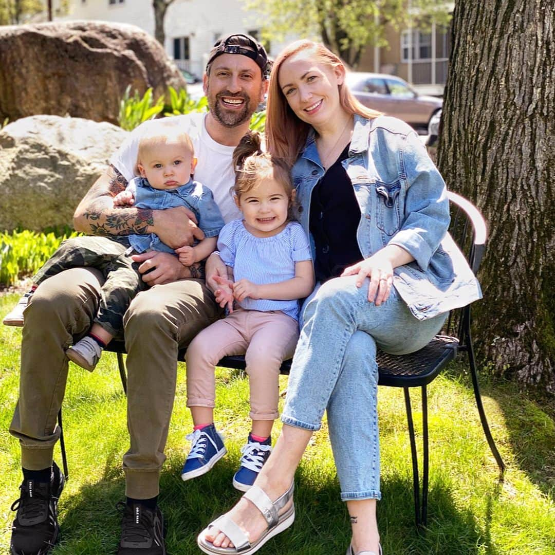 Cole Haanさんのインスタグラム写真 - (Cole HaanInstagram)「There aren't enough Instagram posts in the world to describe how grateful we are for all the moms in our lives. Pictured here is our very own Senior Lifestyle Buyer, Jess, with her beautiful family.  Don't forget to express your love, today and every day. Happy Mother’s Day ❤️」5月11日 0時29分 - colehaan