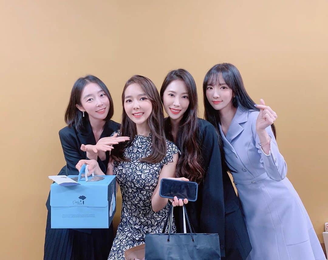 ミンヒ のインスタグラム：「별자매 뭉쳤당✨」