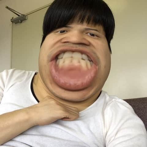 井上裕介のインスタグラム：「おはようございます☀ ５月の３１日に笑われたいバカ^_^ 未来で笑われたいバカ^_^  あと２０日！！ 少しずつ少しずつ、色んな状況は動いてる。 頑張りましょう！！ #うちで過ごそう  #未来で笑おう」