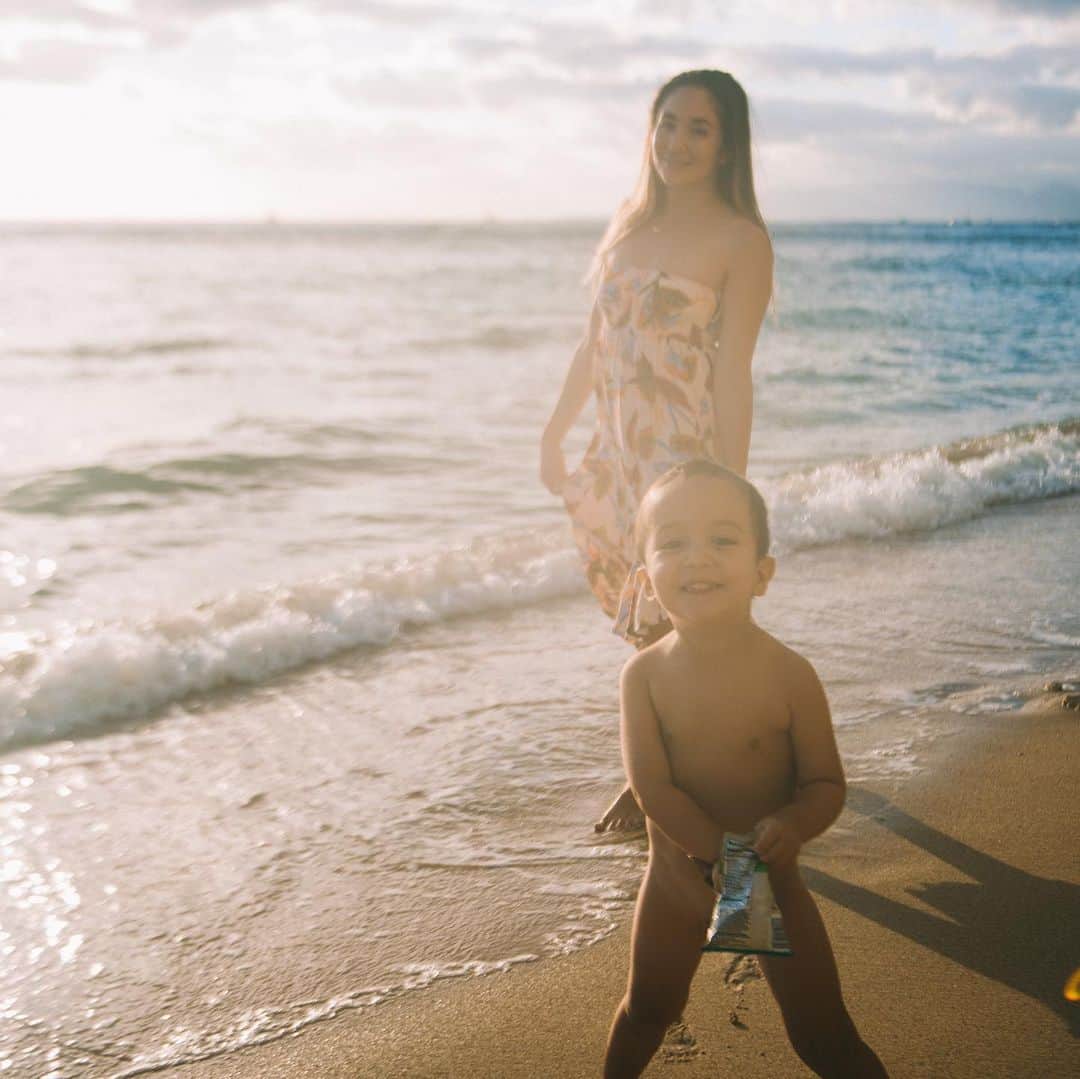 アリッサ ウーテンのインスタグラム：「Everyday should be your day Mama’s ❤️」