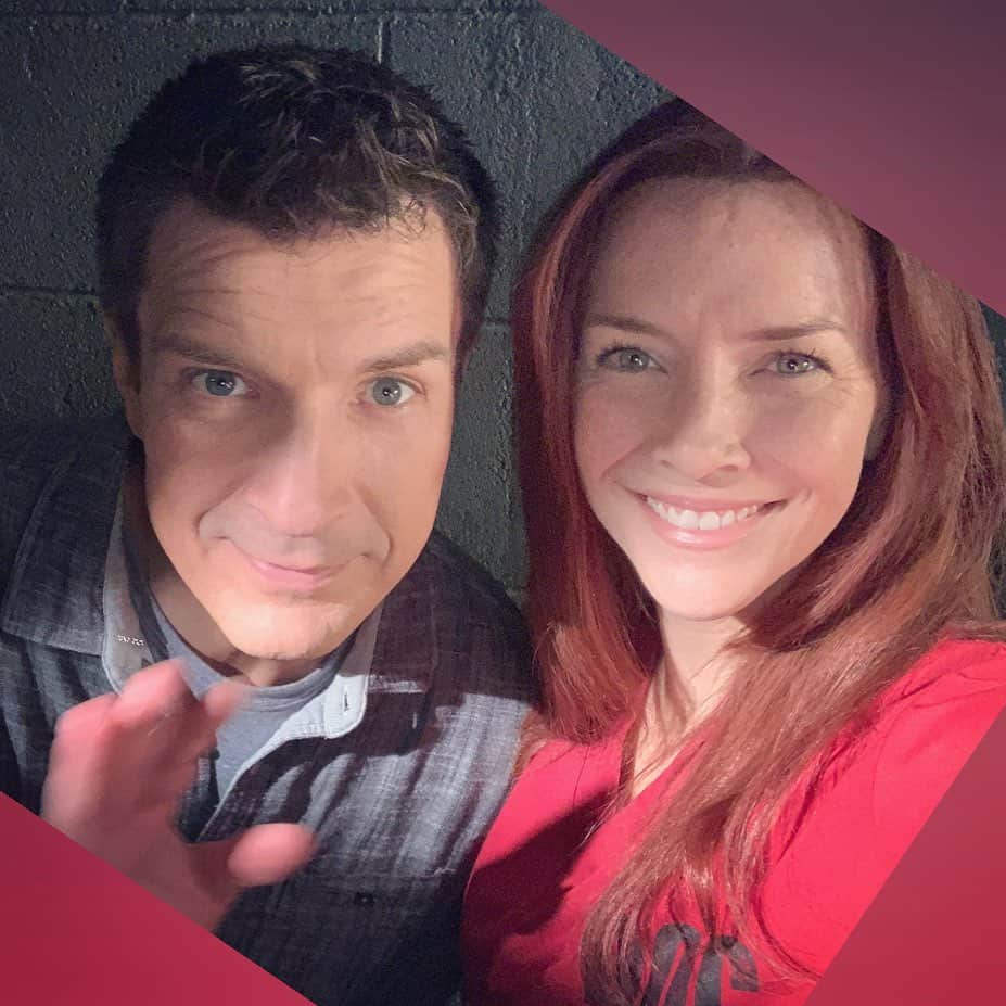 のインスタグラム：「🤗 See. We’re friends! @therookieabc Tonight!  @nathanfillion #TheRookie #rosalinddyer」