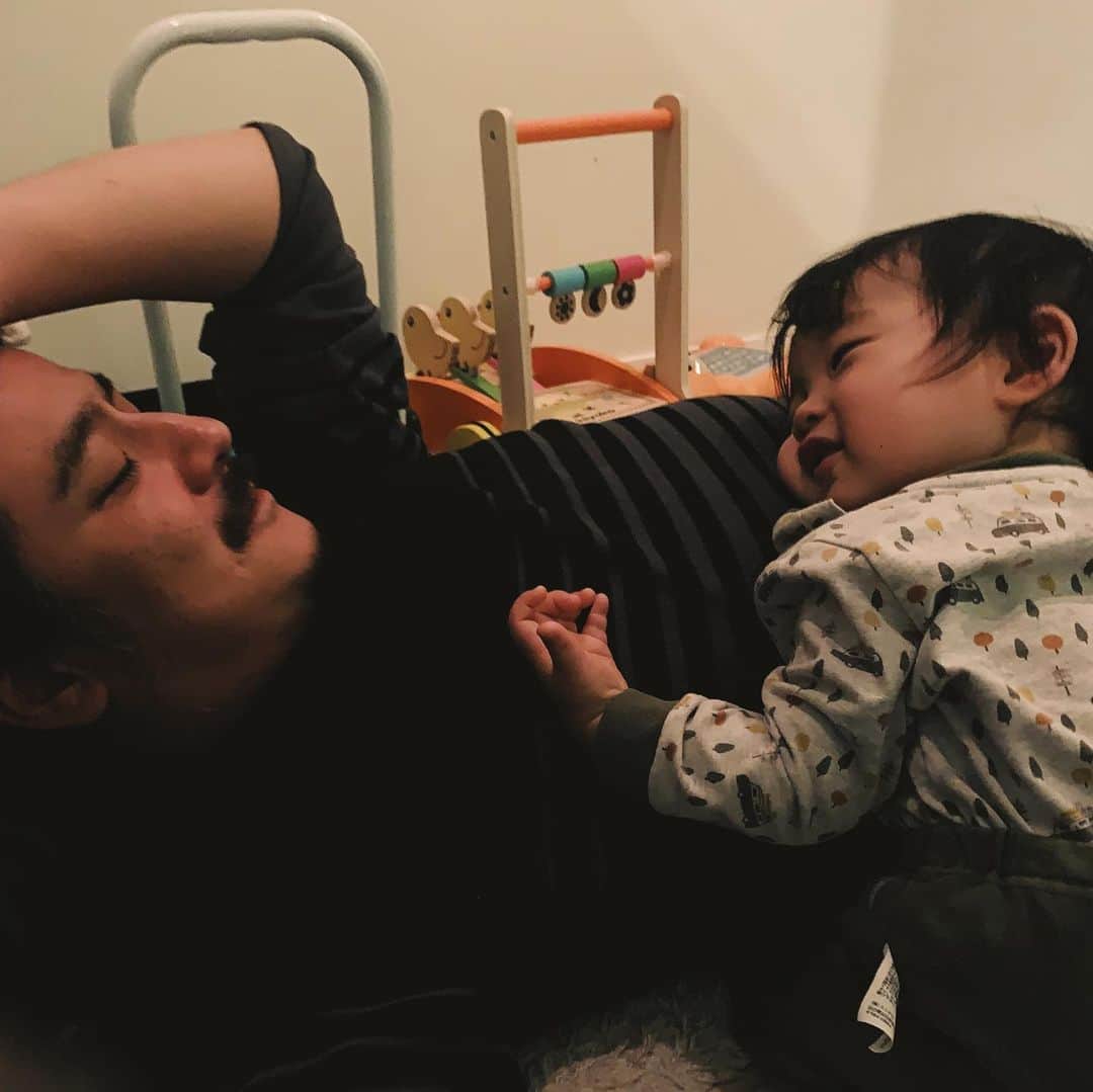 のインスタグラム：「We were talking about future🛸✨ ・ #son #sleepy #family #stayhome #chill #goodtimes #photooftheday #mood #Jr #instalove #こどものいる暮らし」
