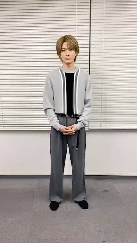 M!LKオフィシャルInstagramのインスタグラム：「初日は「山中式シンプルストレッチ」✨✨ みなさんもスマホで曲を流しながら、Let’s おうちTime🏠🎵 #MILK体操 #サラブレッド御曹司CITYBOY #山中柔太朗」