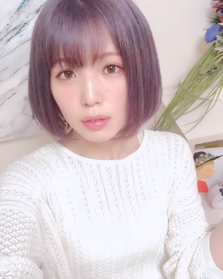 のインスタグラム：「💜💜💜 . .  #あざとい #あざとい系女子 #japanesegirl #purplehair #purple💜 #みみかけボブ #ボブヘア #最近顔が可愛くて嬉しい #わざとだよ」