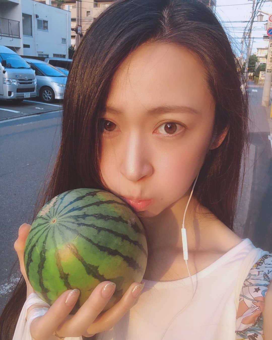 Yun（ゆん）さんのインスタグラム写真 - (Yun（ゆん）Instagram)「#西瓜 好き過ぎる病🍉#夢 まで出てきたわ〜🥺今日も買わなくちゃ😋#おはよう ☀️ ・ #goodmorning #travel #model #大人女子 #美容 #美肌  #beauty #friend #love #可愛い #thanks #instagood #instalike #instalove #instafashion #instadaily」5月11日 10時28分 - yunyun_n218