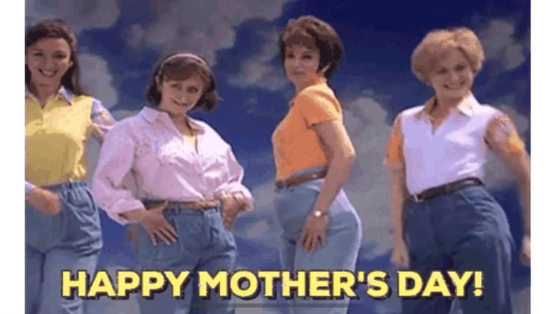 ジム・アドキンスのインスタグラム：「Happy moms’ day all the moms!」