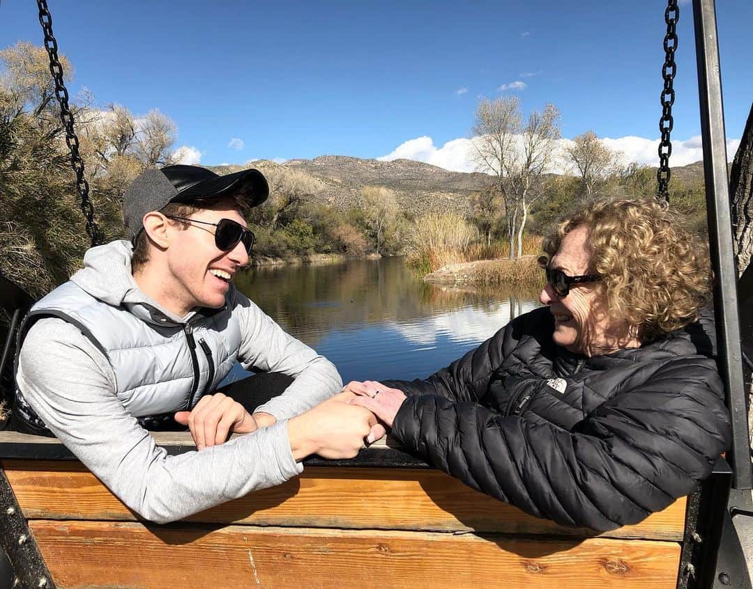 ジェイソン・ブラウンのインスタグラム：「Forever the Queen of our family! 👑❤️ • #happymothersday  僕のお婆さんです！ #ハッピー母の日 😘」