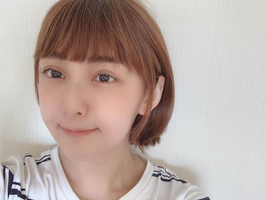 椿姫彩菜のインスタグラム：「おっはよーおっはよーぼんじゅーる♡  すっぴんしょーとの新しい朝！！！！ あったーらしーーーあーさがっきたーーーーー♪  #shorthair  #short  #すっぴん」