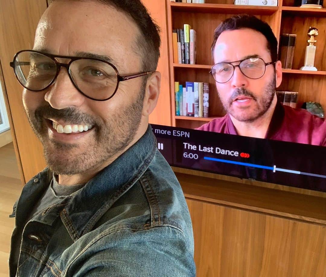 ジェレミー・ピヴェンのインスタグラム：「Thanks @espn for including me in #lastdance ... I was lucky enough to be a journeyman stage actor in Chicago witnessing that run .  Would love to host a discussion about whether or not this was the best team ever. I’m a little biased but we may never see anything like that again ... thoughts ?! #goat  #thelastdance」