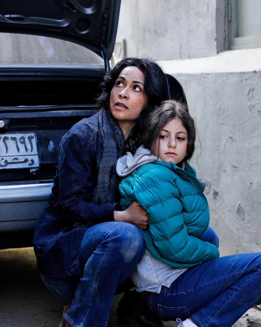 のインスタグラム：「I wanted to share footage pictures from @refugeeshort_official set.. thinking today of every mother running from bombs and hiding, walking for hours between borders, fighting for a life jacket stepping into a small boat, to get her child to safety.. happy Mother’s Day to you queens in every refugee camp.. in every tent.. in every small room.. in every prison.. your motherhood is just proof of your resilience and love for life.. 🌍 #happymothersday .. my brave partner in crime @massadaoud.la ❤️ 📸 @stevenlakephoto」