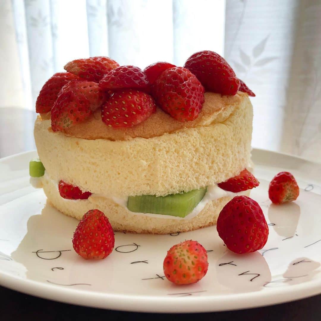 雨月衣のインスタグラム：「ケーキ🍰 作った」