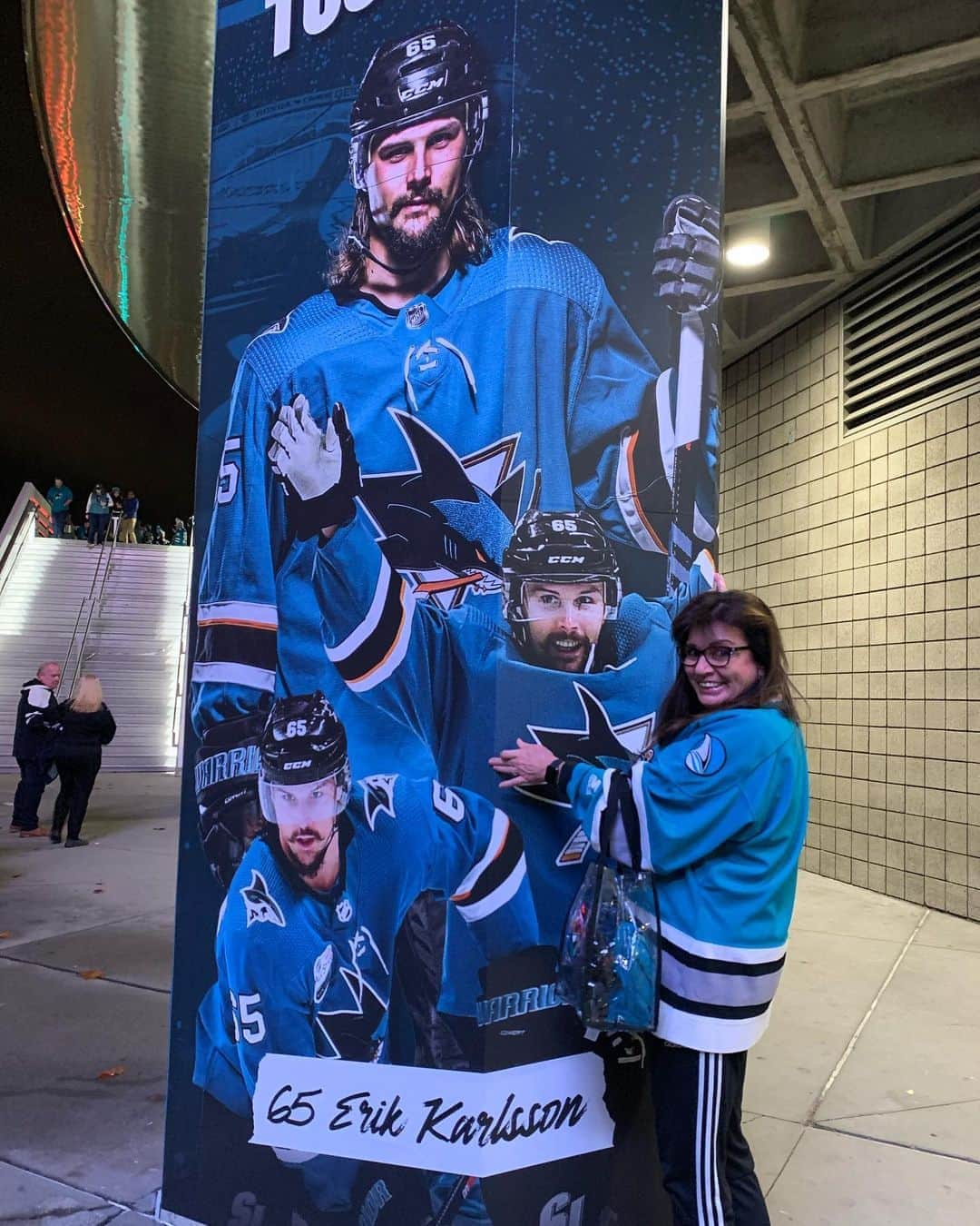 のインスタグラム：「Happy Mother’s Day, Mom! I hope Dad leaves so @erikkarlsson65 can be my new papa!」
